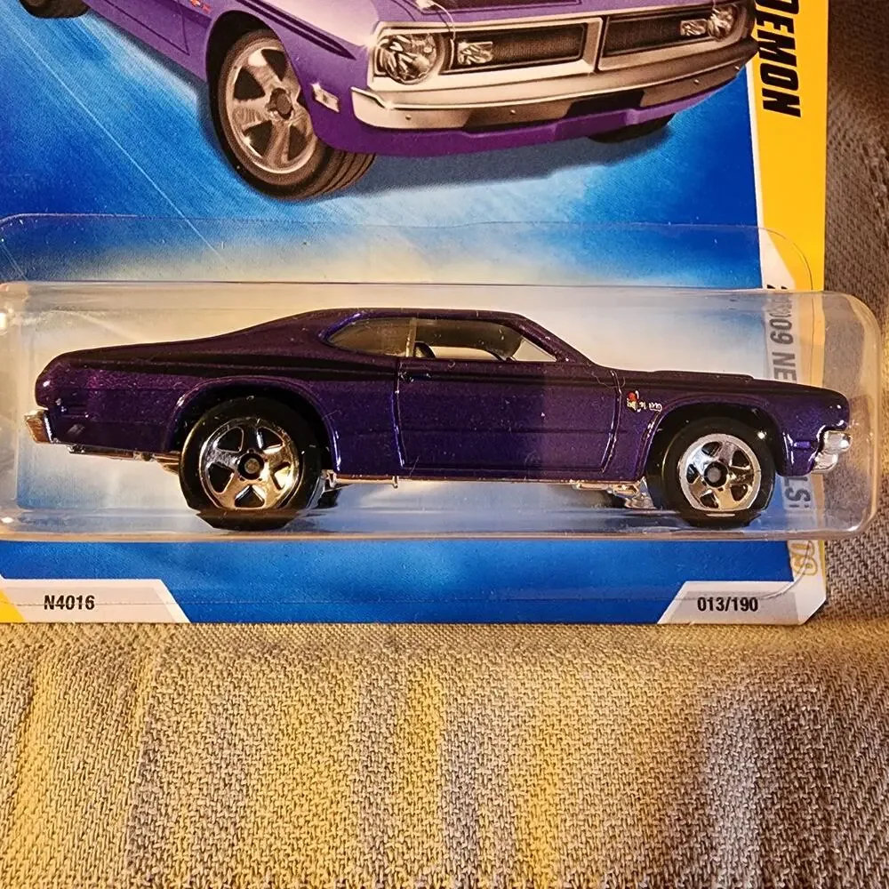 Hot Wheels ‘71 Dodge Demon 13/42 2009 New Models 013/190 Purple